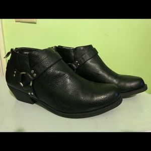 Shoe Dazzle black ankle boots (new)